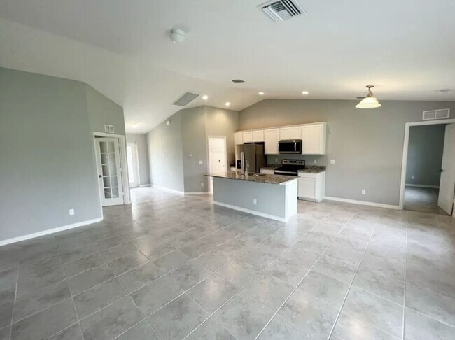 2707 NE 7th Ave in Cape Coral, FL - Building Photo - Building Photo
