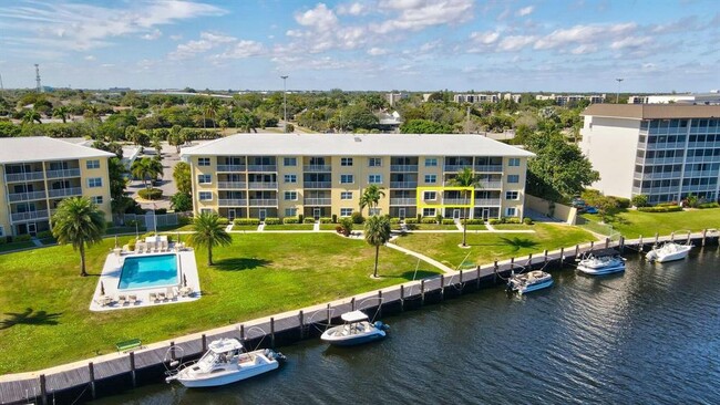 330 N Federal Hwy, Unit 211 in Deerfield Beach, FL - Building Photo - Building Photo