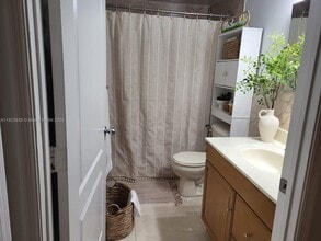 5099 NW 7th St, Unit 205 in Miami, FL - Building Photo - Building Photo