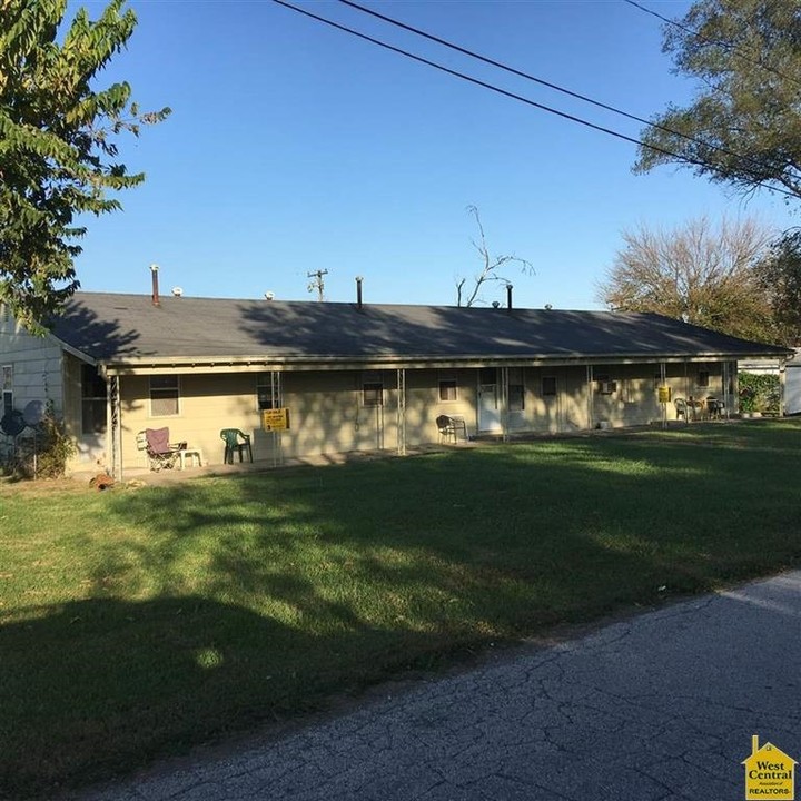 100 Crescent Dr in Lincoln, MO - Foto de edificio