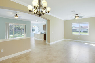 2824 Bellarosa Circle in West Palm Beach, FL - Foto de edificio - Building Photo