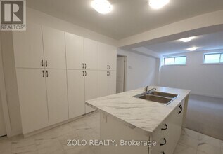 122 Franklin Trail in Barrie, ON - Building Photo - Building Photo