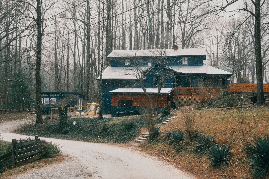 192 Patterson St in Saluda, NC - Foto de edificio
