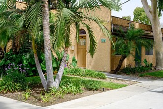 La Puente Garden in La Puente, CA - Foto de edificio - Building Photo