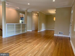 1334 Mayflower Dr in McLean, VA - Building Photo - Building Photo