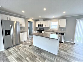 5173 Coventry Dr in Holly, MI - Building Photo