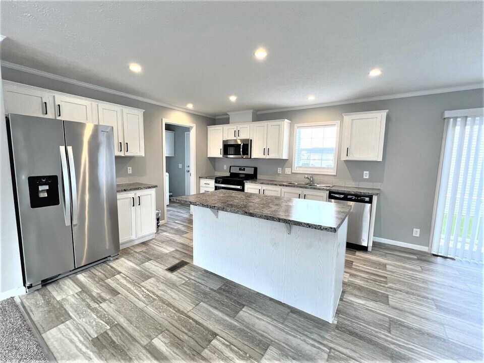 5173 Coventry Dr in Holly, MI - Building Photo