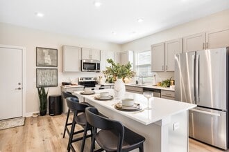 Mural Lewis Center in Lewis Center, OH - Foto de edificio - Building Photo