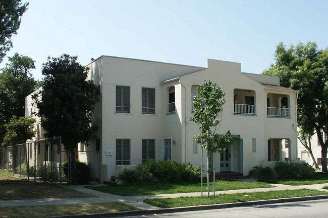 566 Chatsworth Dr in San Fernando, CA - Building Photo - Building Photo