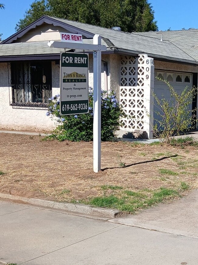 609 Alderson St in El Cajon, CA - Building Photo - Building Photo