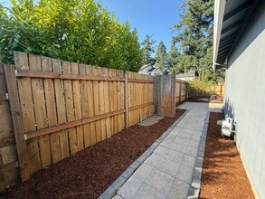 13843 SE Martins St in Portland, OR - Building Photo - Building Photo