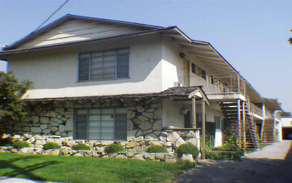 102 N Holliston Ave in Pasadena, CA - Building Photo - Building Photo