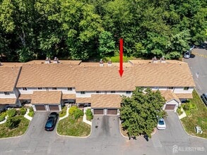 6 Tulip Ct in Edison, NJ - Building Photo - Building Photo