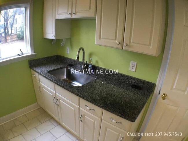 18 Linden St in Bangor, ME - Building Photo - Building Photo