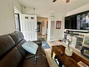 211 Olive Ave in Huntington Beach, CA - Building Photo - Building Photo