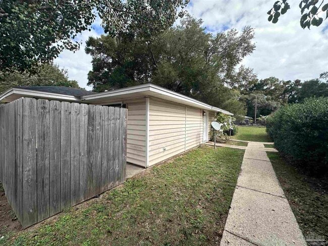 7002 Lanier Dr in Pensacola, FL - Building Photo - Building Photo