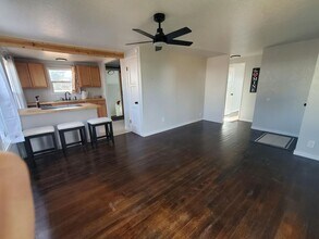 137 NE Flagg St in Roseburg, OR - Building Photo - Building Photo