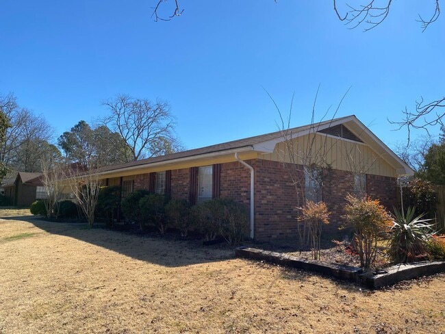 205 Dogwood Dr in Starkville, MS - Building Photo - Building Photo