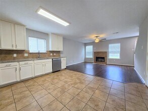 1423 Stone Bluff Dr in Houston, TX - Foto de edificio - Building Photo