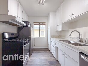 14270 Dickens St in Los Angeles, CA - Building Photo - Building Photo