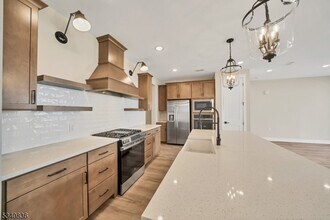 105 Iris Ct in Warren, NJ - Building Photo - Building Photo