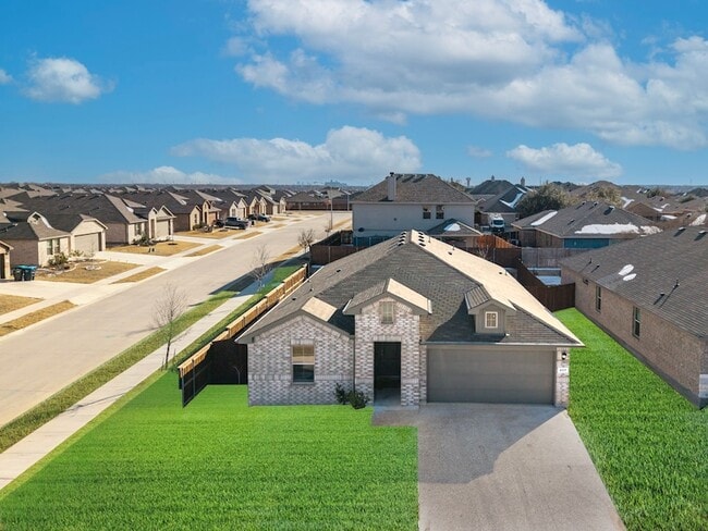 417 Destin Dr in Fort Worth, TX - Foto de edificio - Building Photo