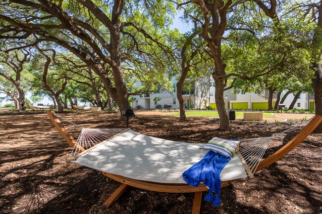 Trailside Oaks Townhomes and Apartments