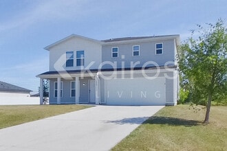 2825 NW 3rd Pl in Cape Coral, FL - Foto de edificio - Building Photo