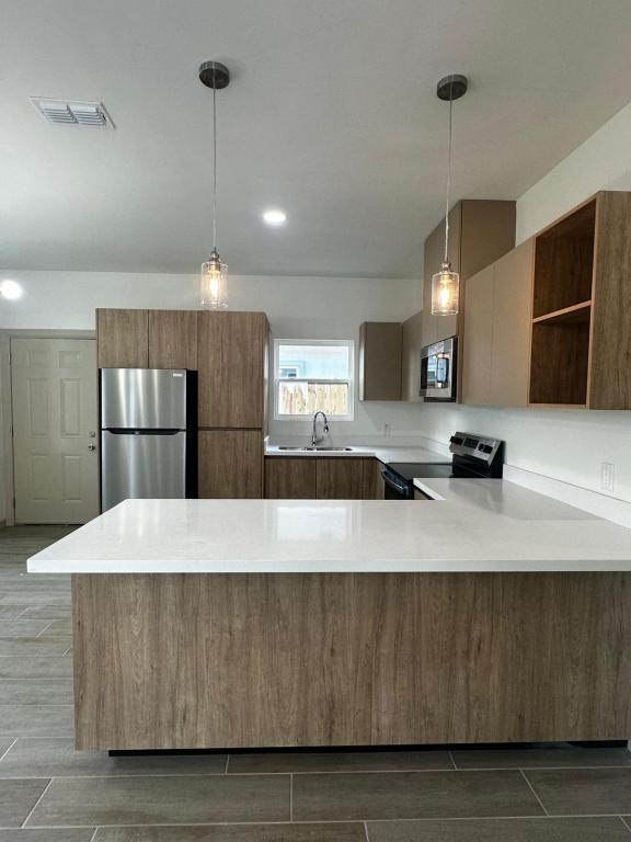 property at 609 N Emerald Ave