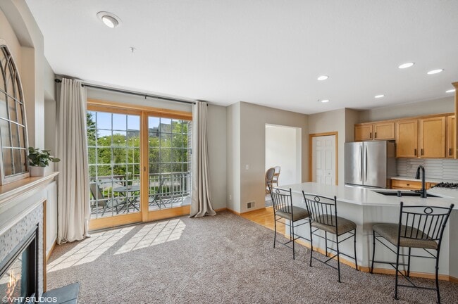 977 Fairfield Ct in Hopkins, MN - Foto de edificio - Building Photo