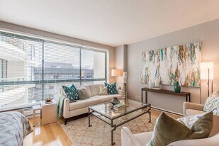 300 3rd St in San Francisco, CA - Building Photo