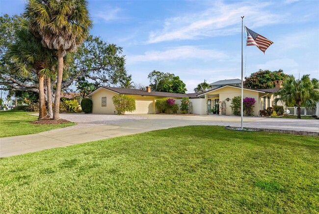 7215 Westmoreland Dr in Sarasota, FL - Building Photo - Building Photo