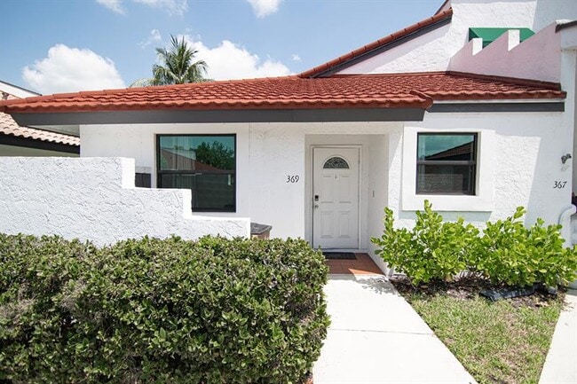 369 NW 36th Ave in Deerfield Beach, FL - Building Photo - Building Photo
