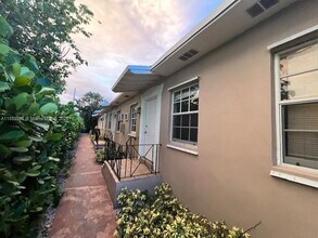 441 SW 10th St in Miami, FL - Foto de edificio - Building Photo