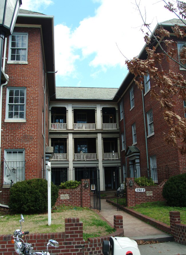 2902 Monument Ave in Richmond, VA - Building Photo - Building Photo