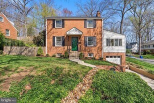 130 Eastmoor Dr in Silver Spring, MD - Building Photo