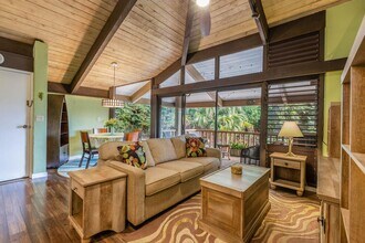 4701 Kawaihau Rd in Kapaa, HI - Building Photo - Building Photo