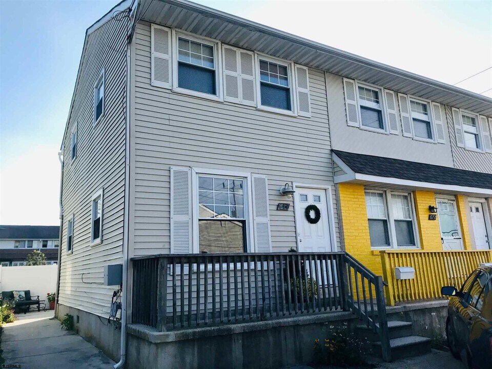 670 Carolyn Terrace in Atlantic City, NJ - Building Photo