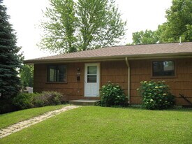 1207 Mint Dr in West Bend, WI - Building Photo