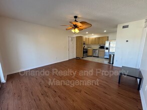 8203 Sun Spring Cir in Orlando, FL - Building Photo - Building Photo