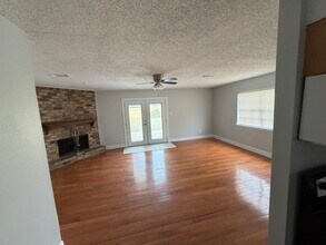 557 Esplanade St in La Place, LA - Building Photo - Building Photo