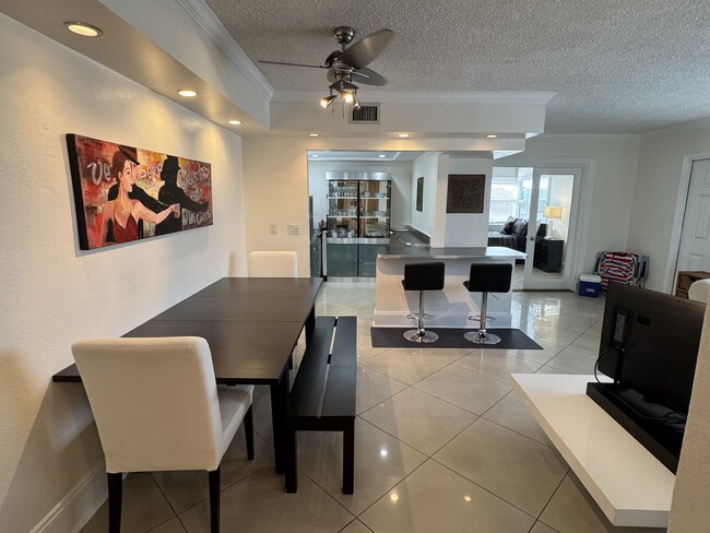 112 S Federal Hwy, Unit Trendy 2-1 Walk to Beach