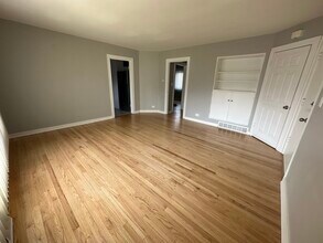 1179 Deerfield Rd in Deerfield, IL - Building Photo - Building Photo