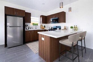 16 N Onyx Ave in Edinburg, TX - Building Photo - Building Photo