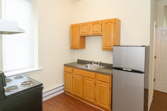 Chelten Ave 710 E in Philadelphia, PA - Building Photo - Interior Photo