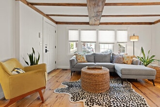 234 Washington St in Marblehead, MA - Foto de edificio - Building Photo