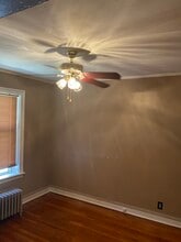 122 W 80th St, Unit 1 in Chicago, IL - Foto de edificio - Building Photo