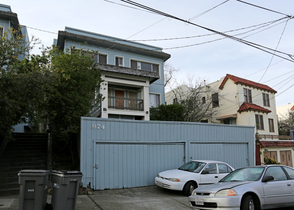 974 Bayview Ave in Oakland, CA - Foto de edificio