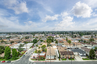 10543 Downey Ave in Downey, CA - Building Photo - Building Photo