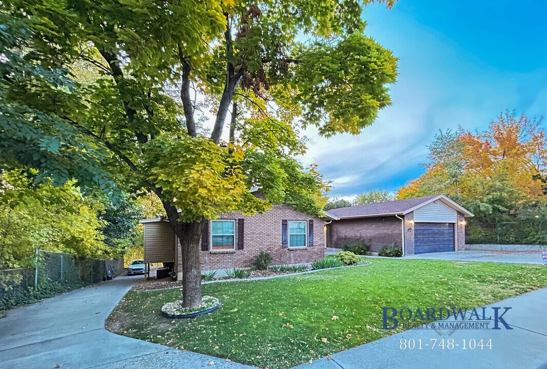 548 S 880 W St in Orem, UT - Building Photo